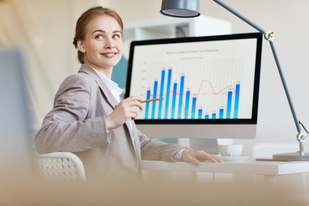 5 Career Benefits of financial analyst courses online